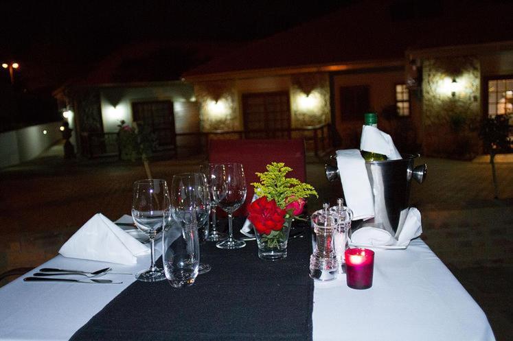 Classique Grace Boutique Hotel แซนด์ตัน ภายนอก รูปภาพ